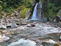 ミルフォードトラック体験ウォークジャイアントゲートフォール