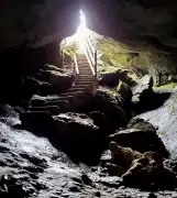 ラクスモアーハットから歩いて行ける洞窟