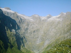 マッキンノン峠からアーサー渓谷の壁面