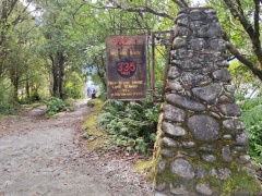 サンドフライポイントの33.5マイル記念碑