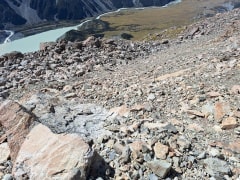 ミューラーハットルート瓦礫場の斜面を見下ろす